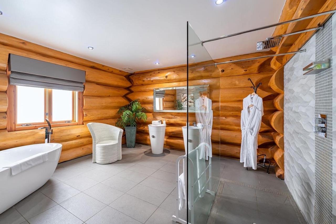 The Log Cabins At The Vu Bathgate Exterior foto